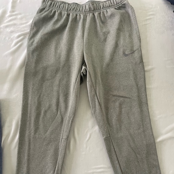 Nike Men’s Joggers - Picture 2 of 3